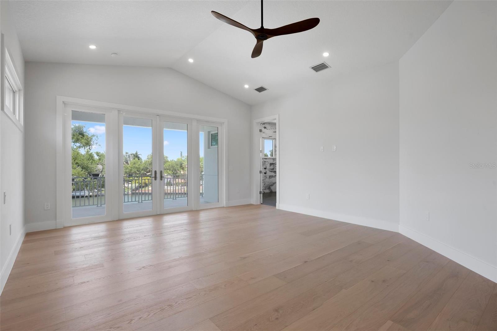 533 VENICE LN — photo 57