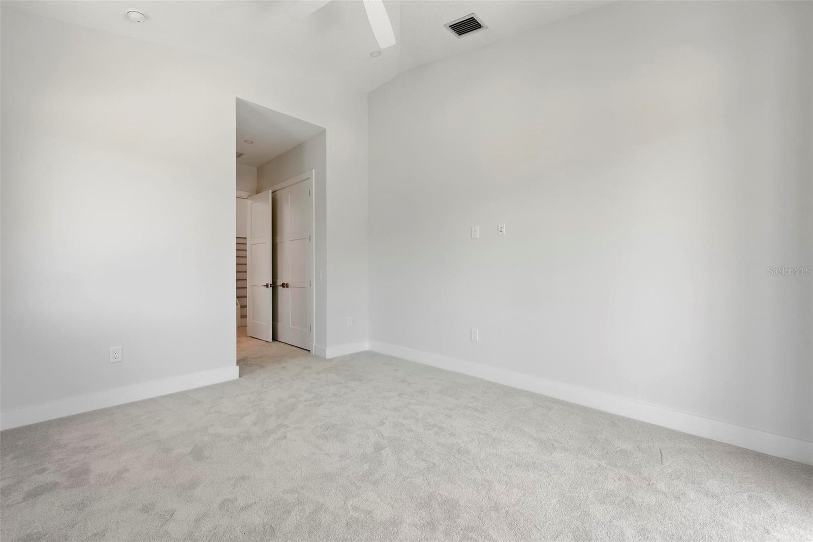 533 VENICE LN — photo 37