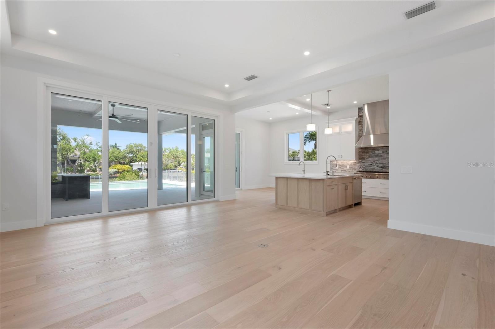 533 VENICE LN — photo 9