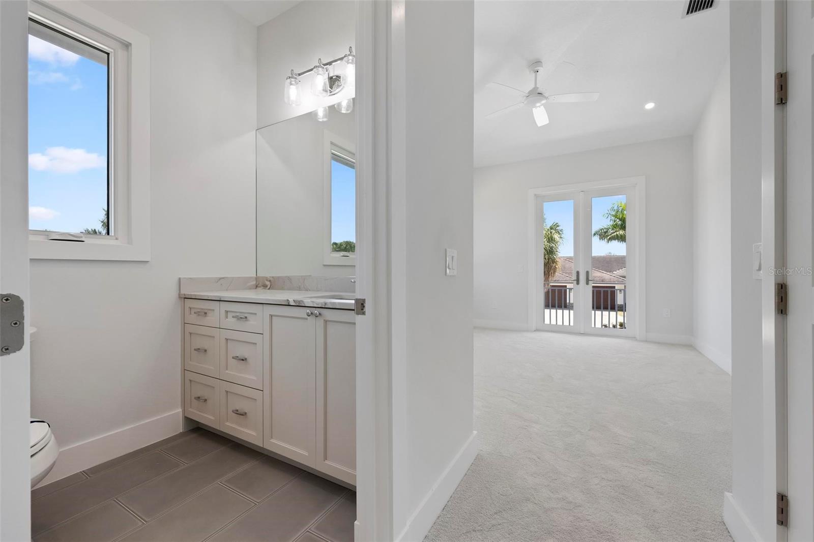 533 VENICE LN — photo 42