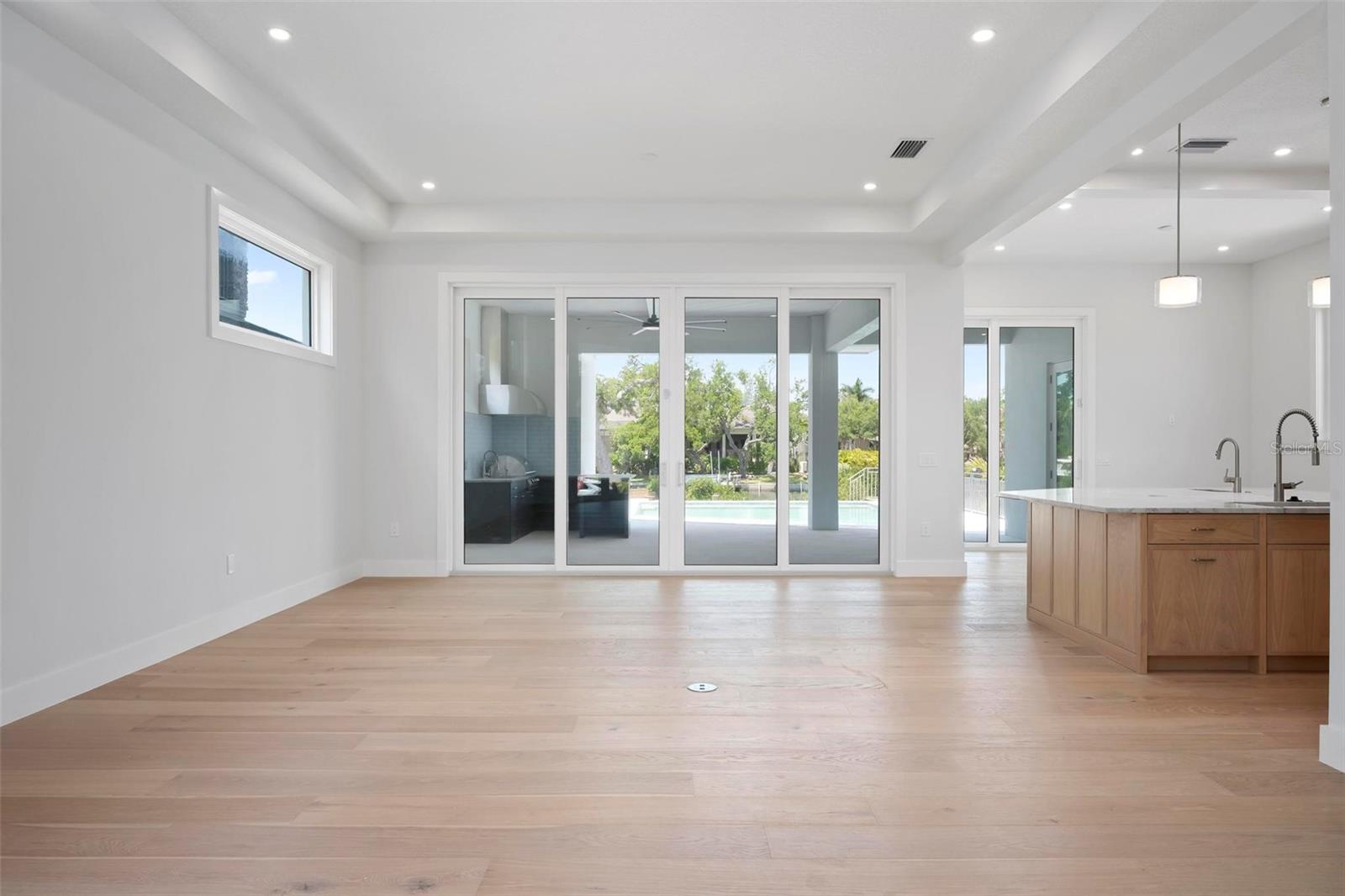 533 VENICE LN — photo 11
