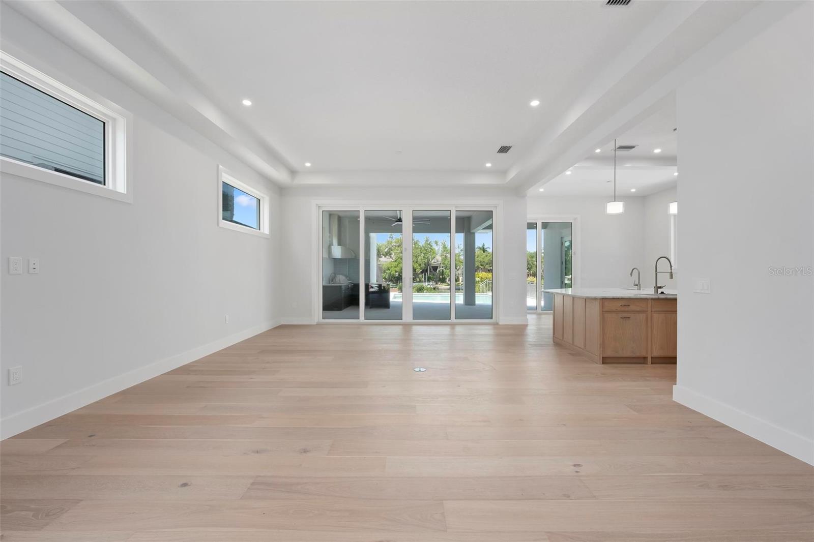 533 VENICE LN — photo 10