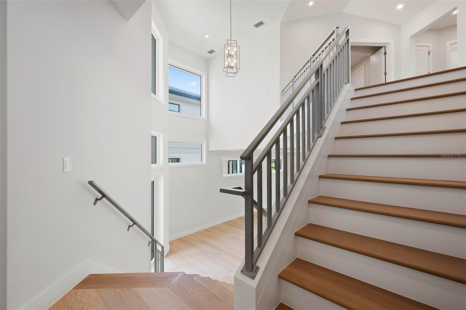 533 VENICE LN — photo 34