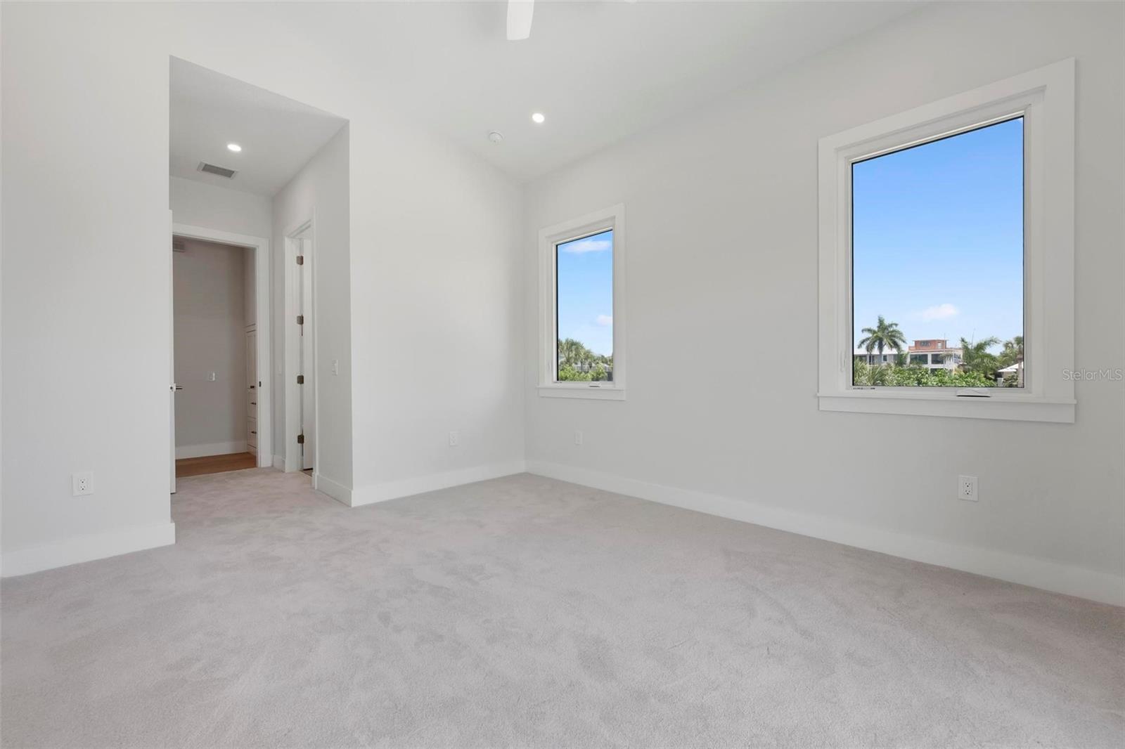 533 VENICE LN — photo 45