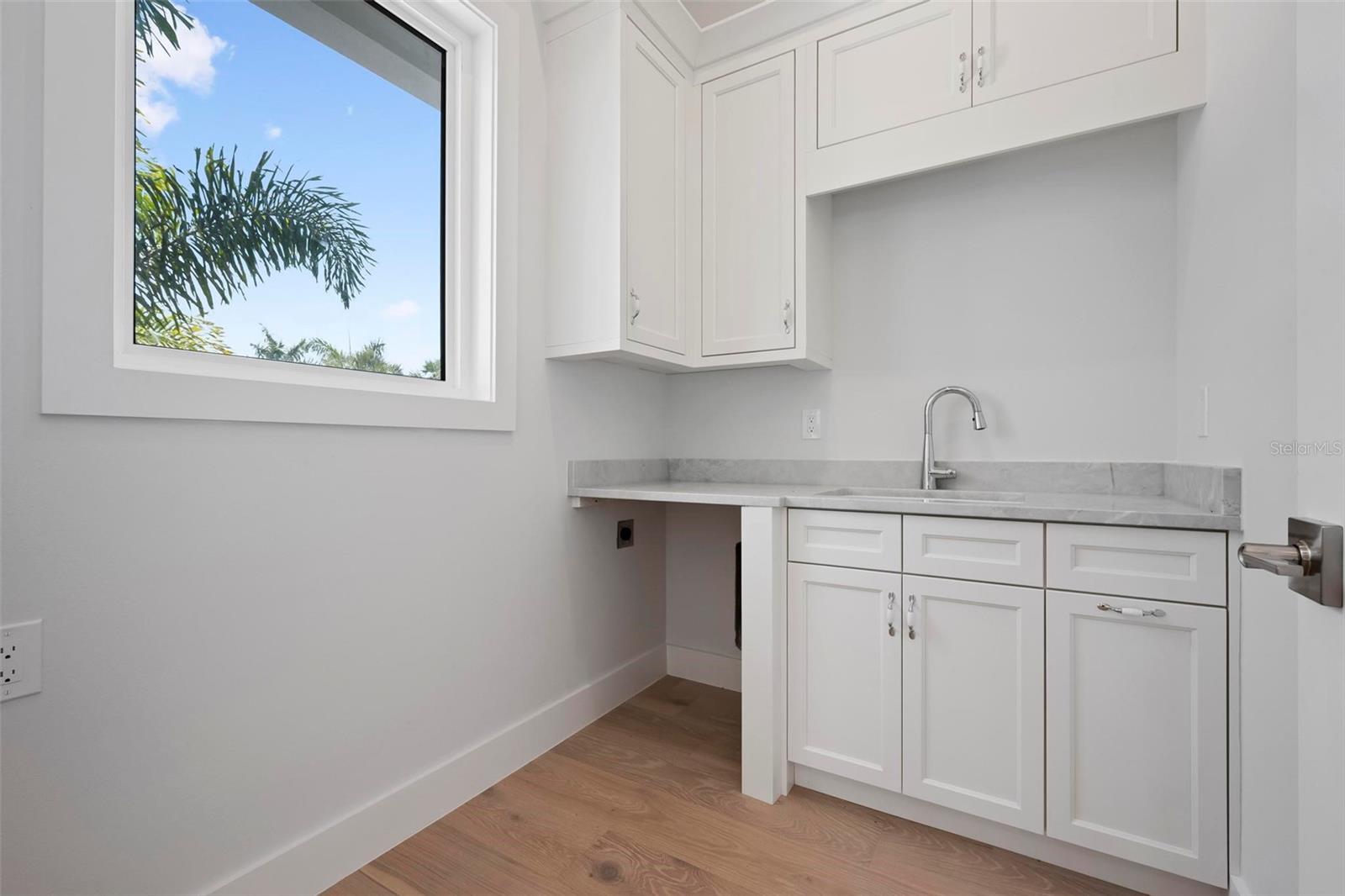 533 VENICE LN — photo 32