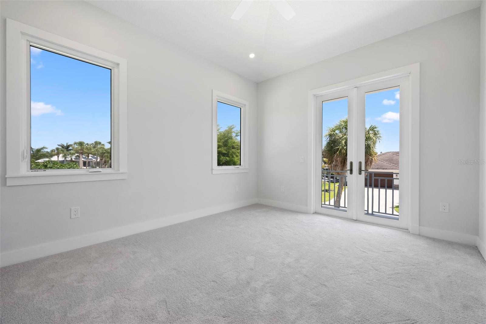 533 VENICE LN — photo 43