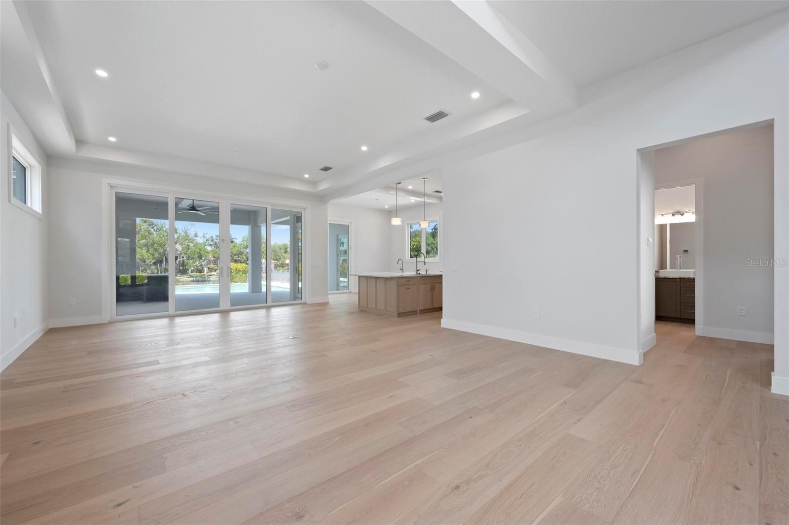 533 VENICE LN — photo 7