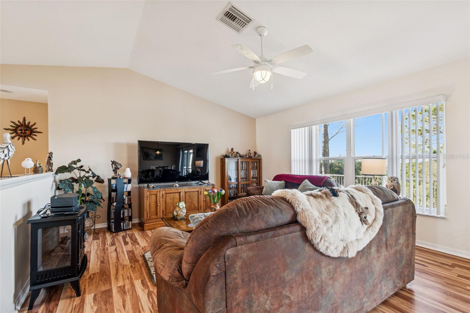 1059 S POINTE ALEXIS DR — photo 15