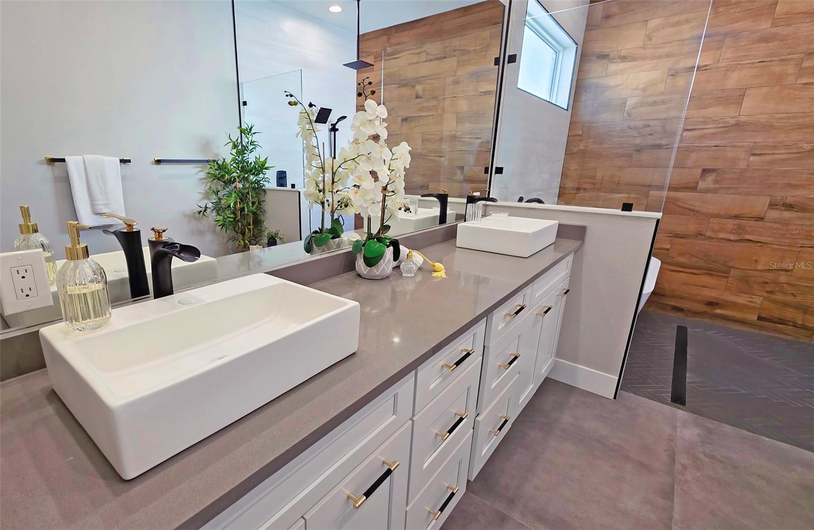 2475 BAY ST — photo 34