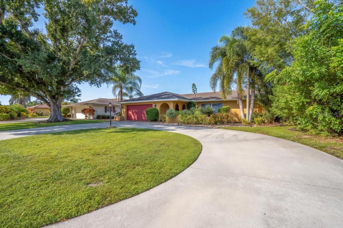 5409 PALM AIRE DR — photo 3