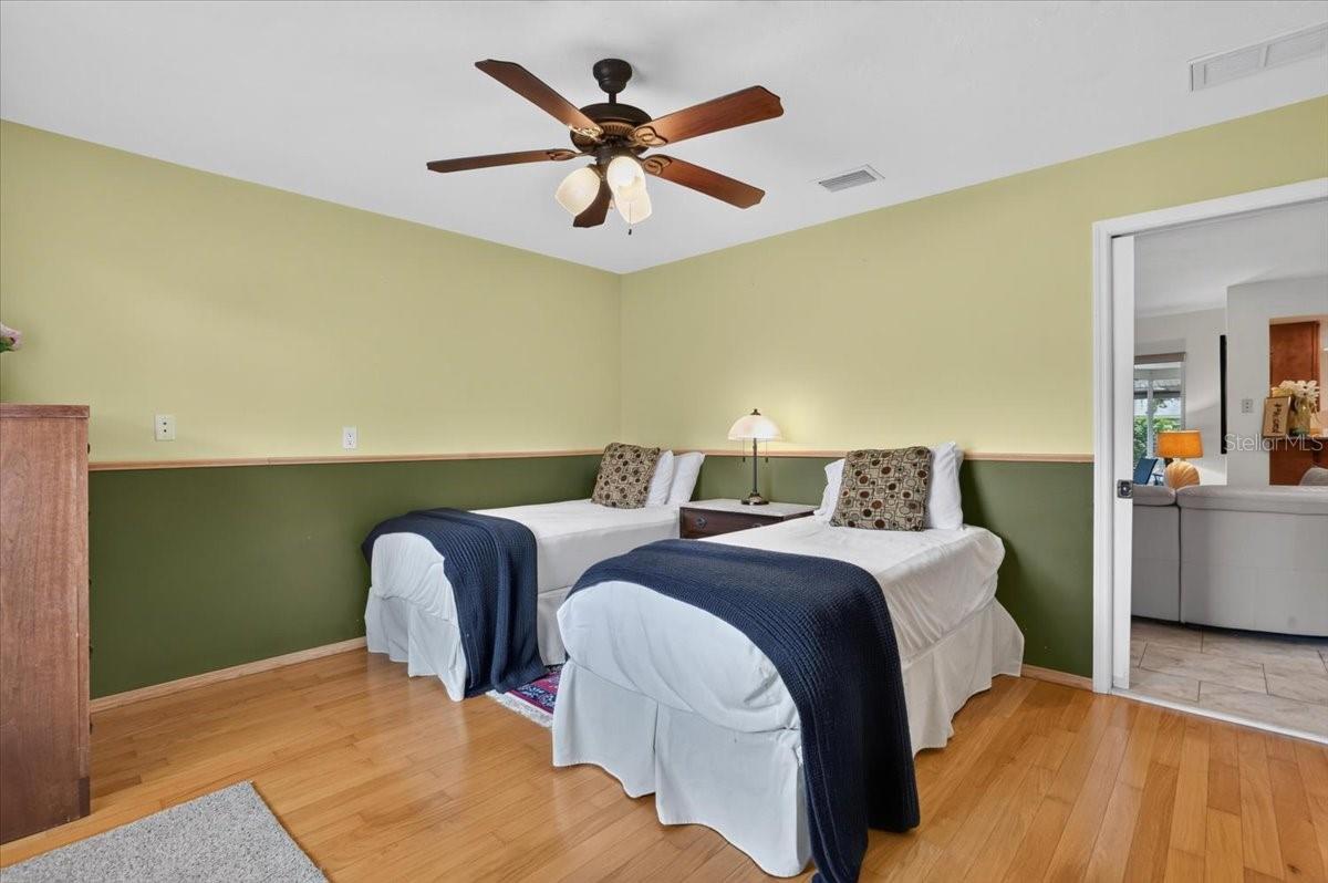 5409 PALM AIRE DR — photo 26