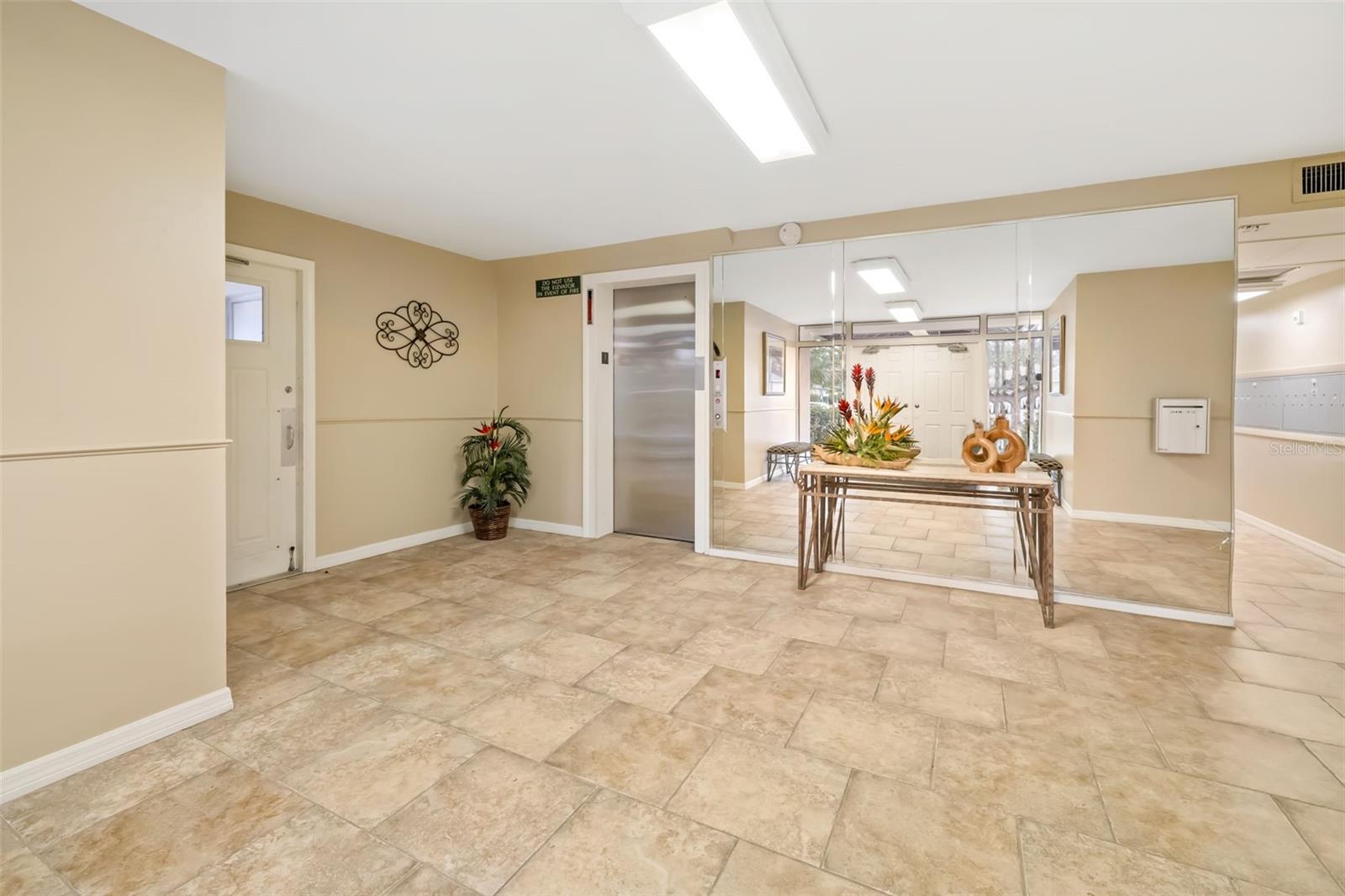 7461 W COUNTRY CLUB DR #404 — photo 4