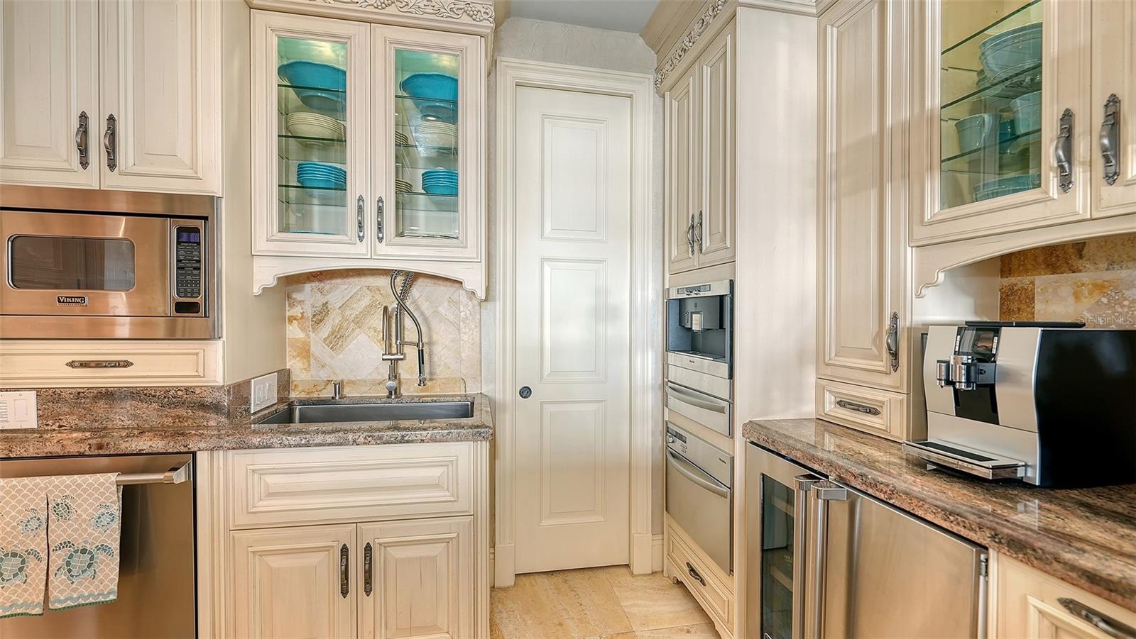 801 N SHORE DR — photo 32
