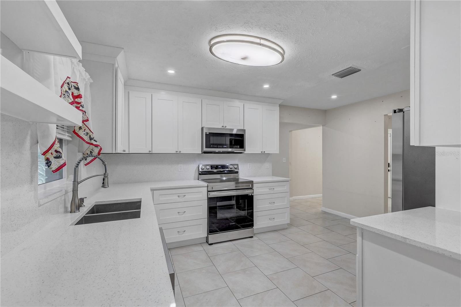 606 DALI DR — photo 9