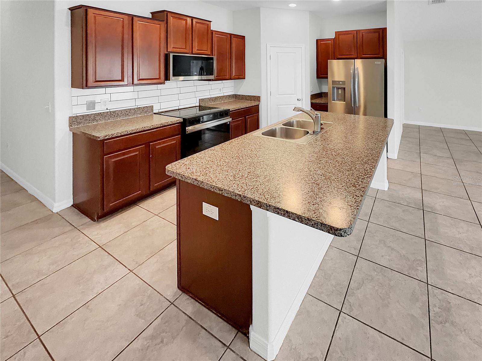 10113 ROSEMARY LEAF LN — photo 2