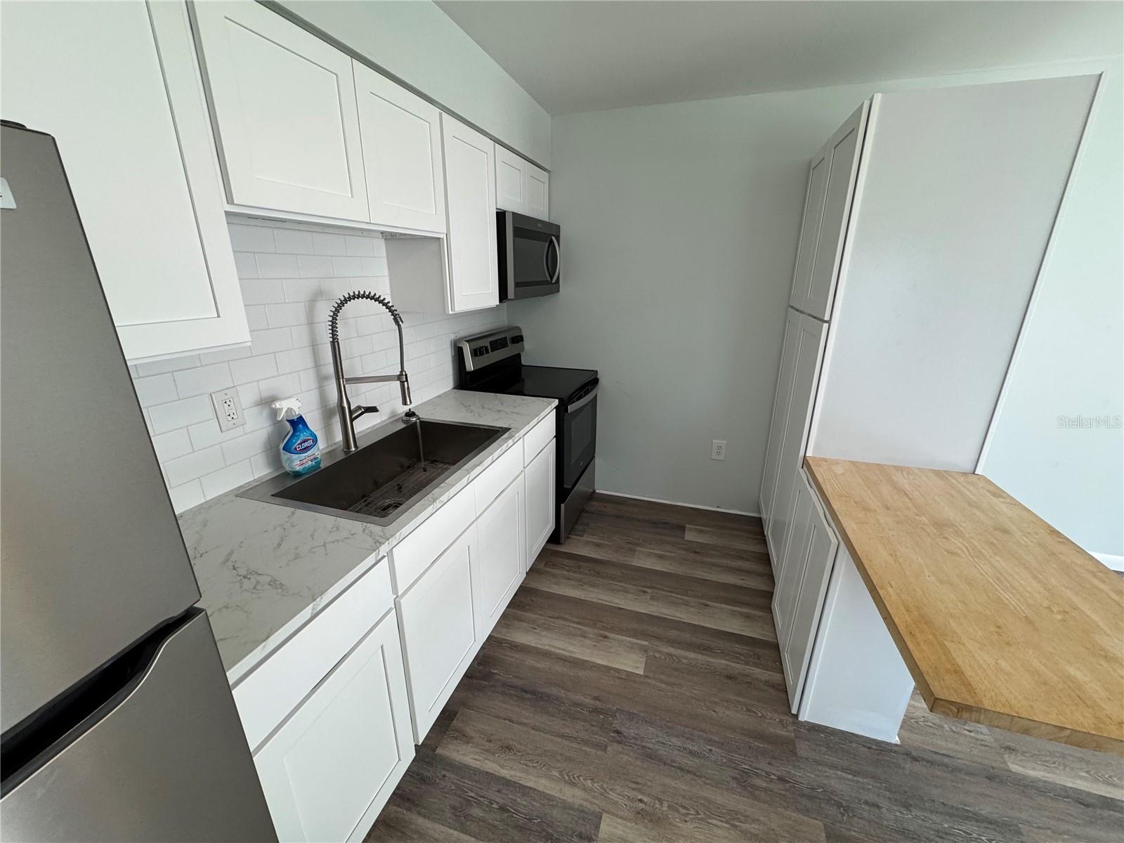 215 PARK BLVD S #B — photo 3