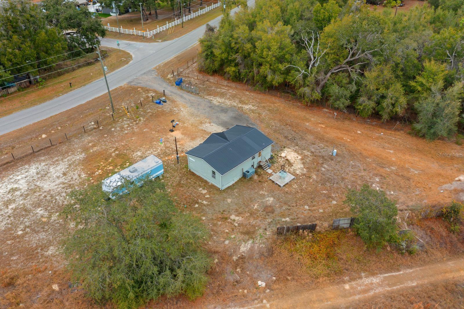 17558 CAUFIELD RD — photo 17