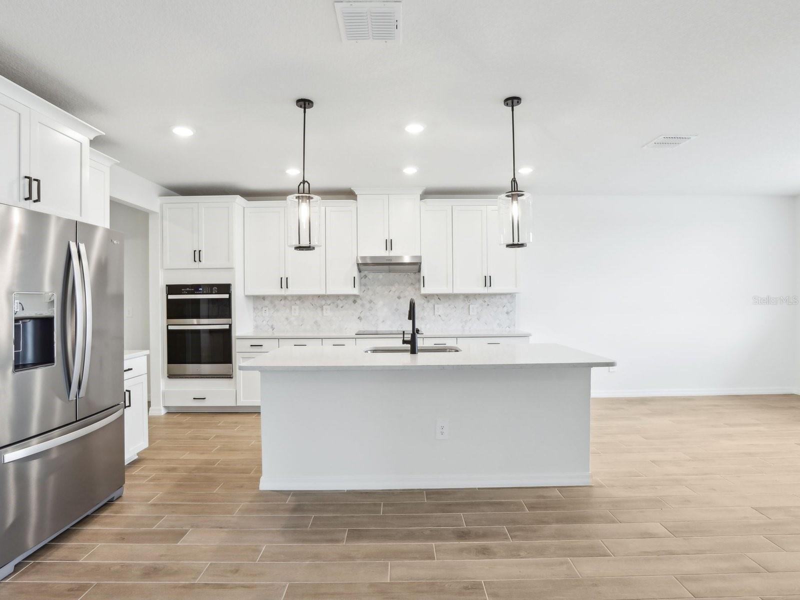 1705 DRAUGHTON DR — photo 3