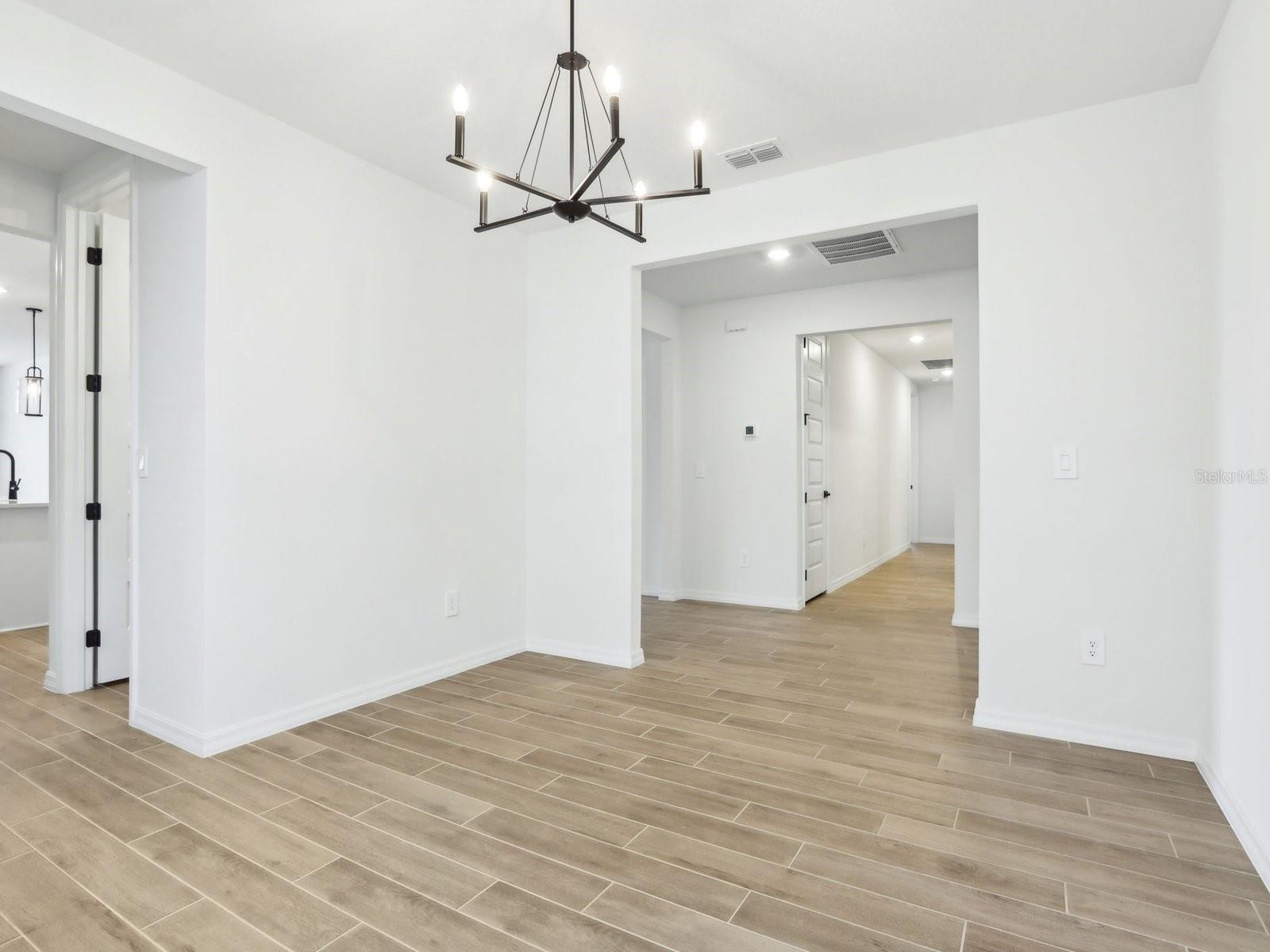 1705 DRAUGHTON DR — photo 7