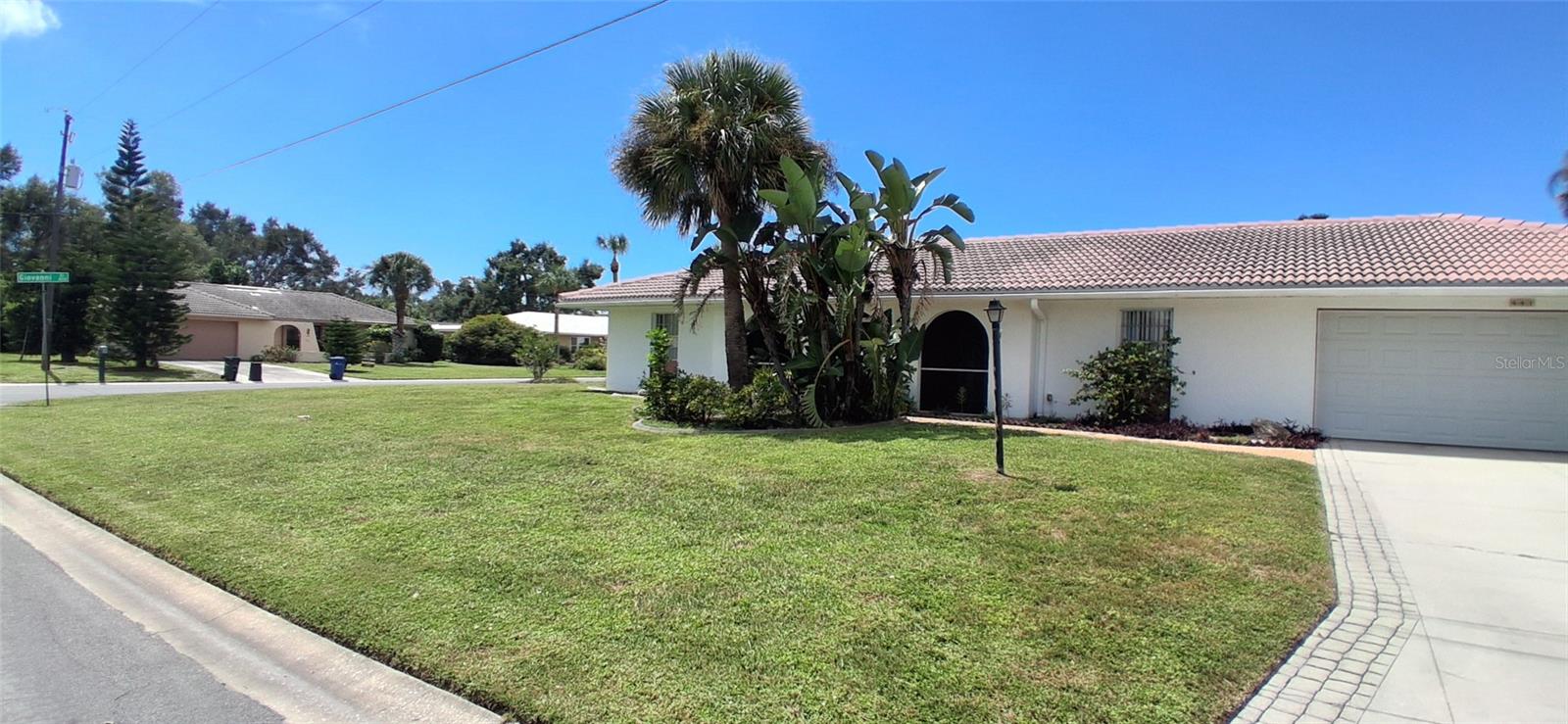 441 RUBENS DR E — photo 2