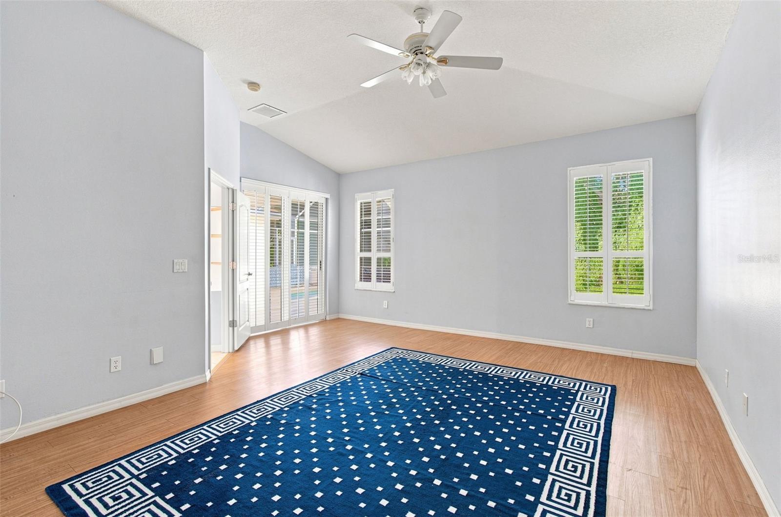 928 OAKVIEW RD — photo 17