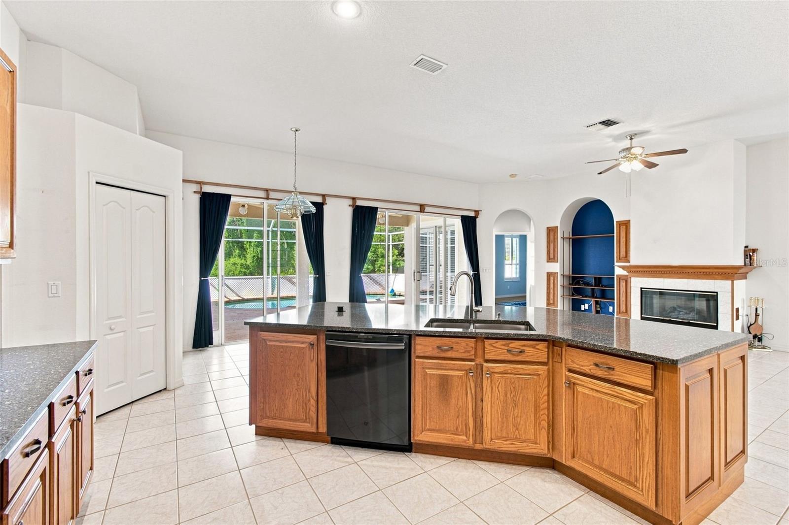928 OAKVIEW RD — photo 11