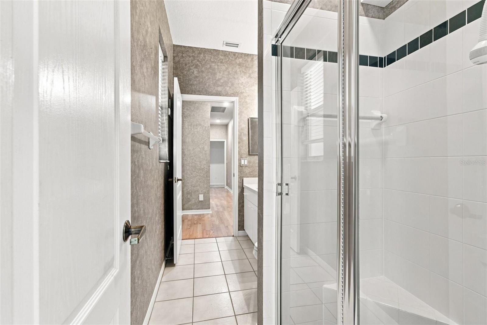928 OAKVIEW RD — photo 27
