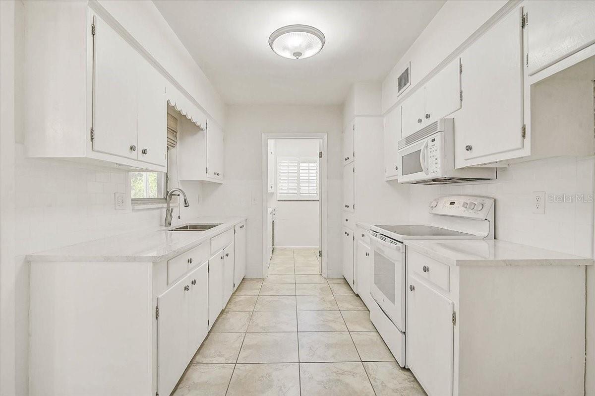 1958 MORRIS ST — photo 18