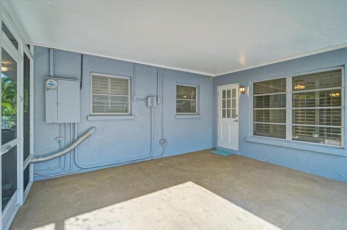 1958 MORRIS ST — photo 35