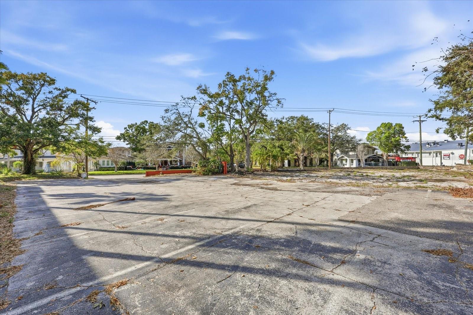 1504 S HOWARD AVE — photo 33