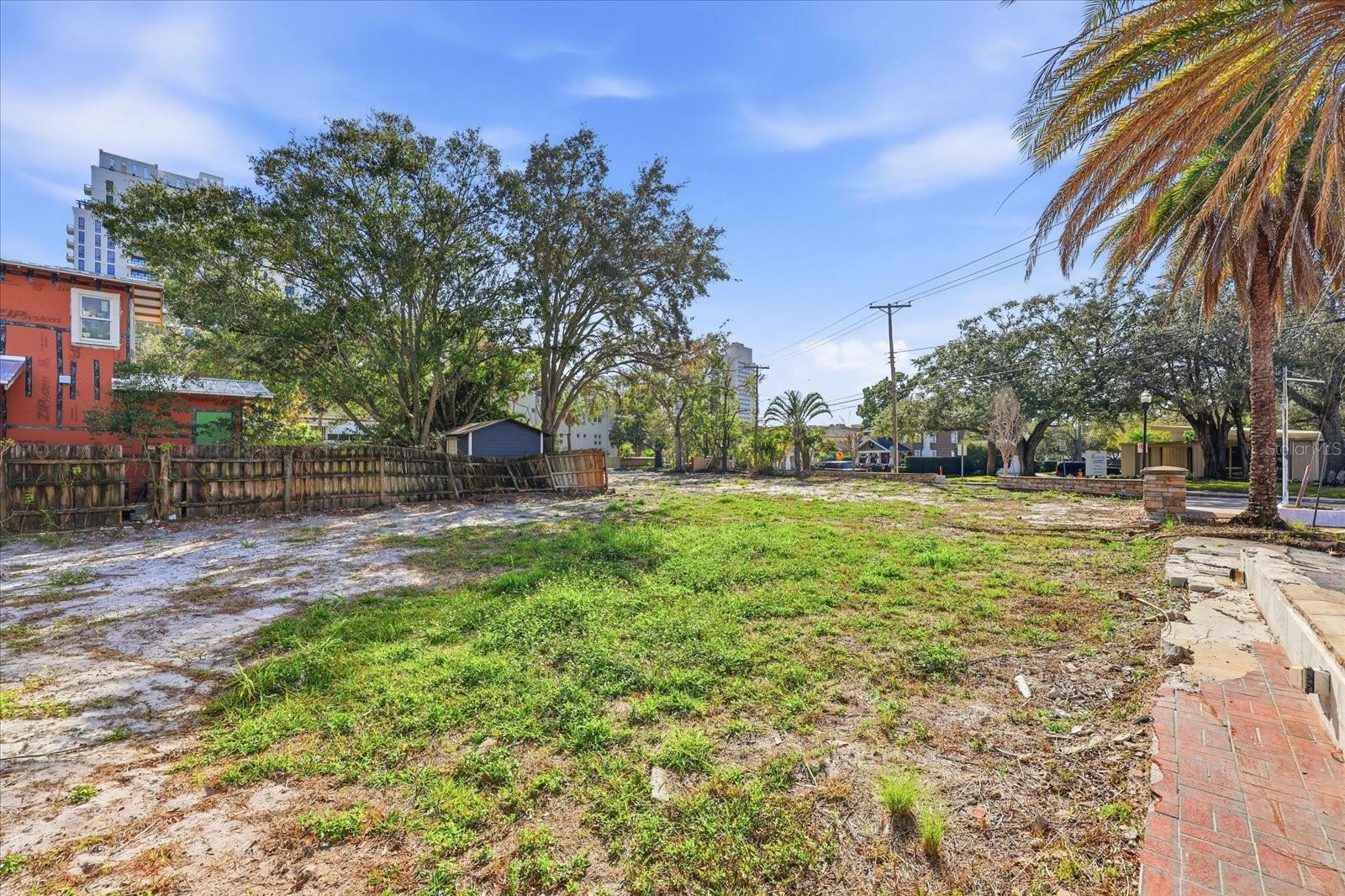 1504 S HOWARD AVE — photo 4