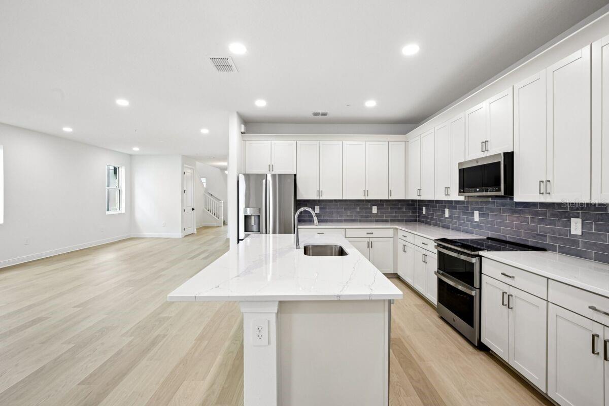 17829 BROADLEAF LOOP — photo 4