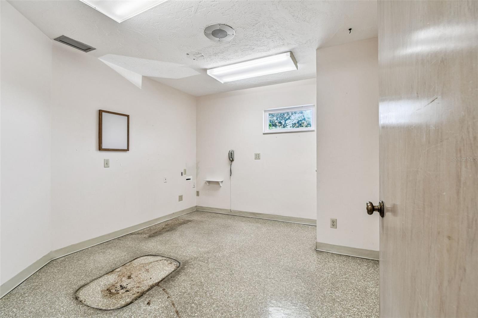 321 S LINCOLN AVE — photo 27