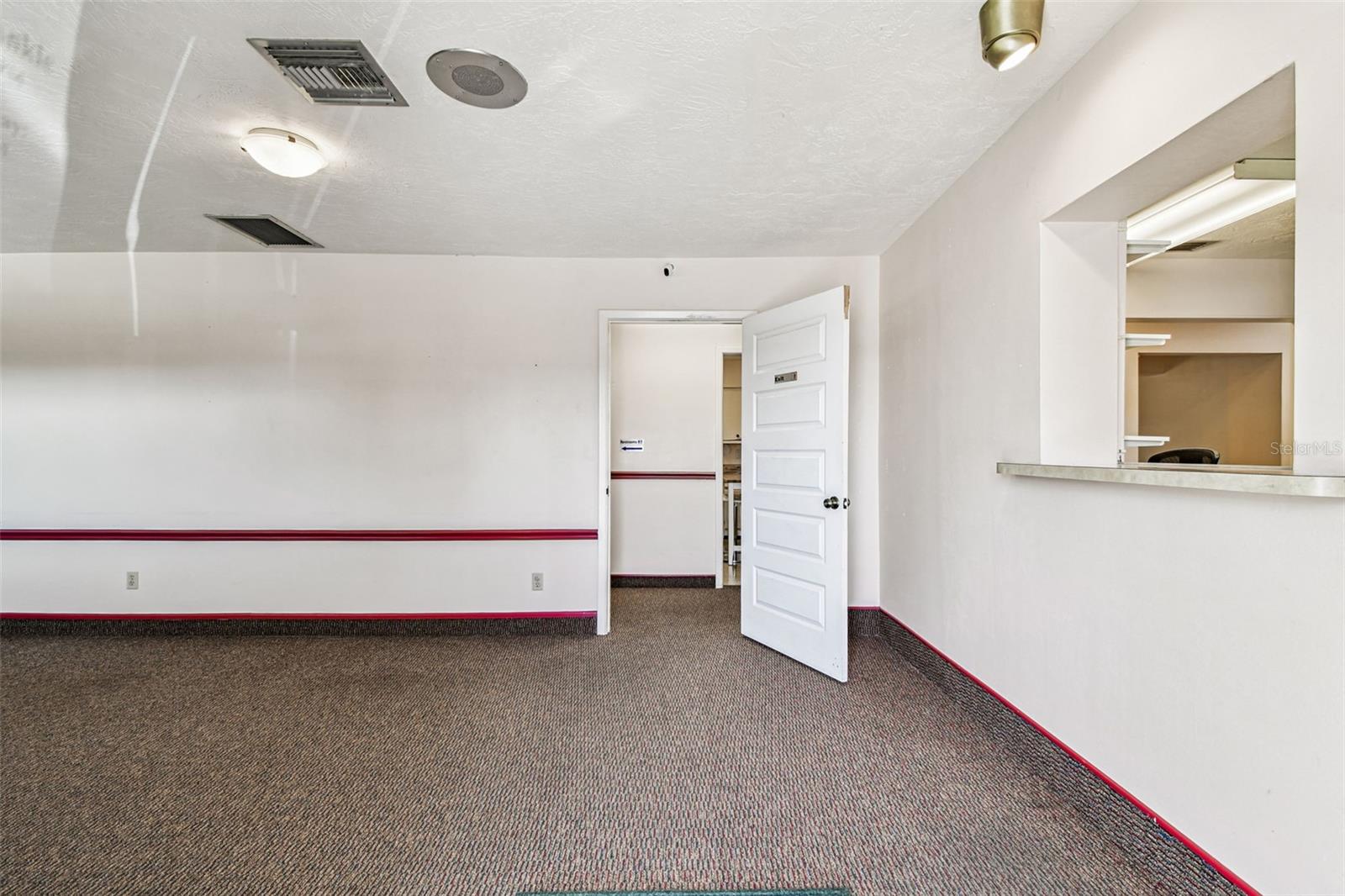 321 S LINCOLN AVE — photo 13