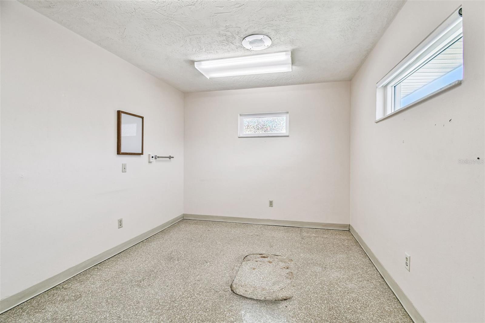 321 S LINCOLN AVE — photo 33