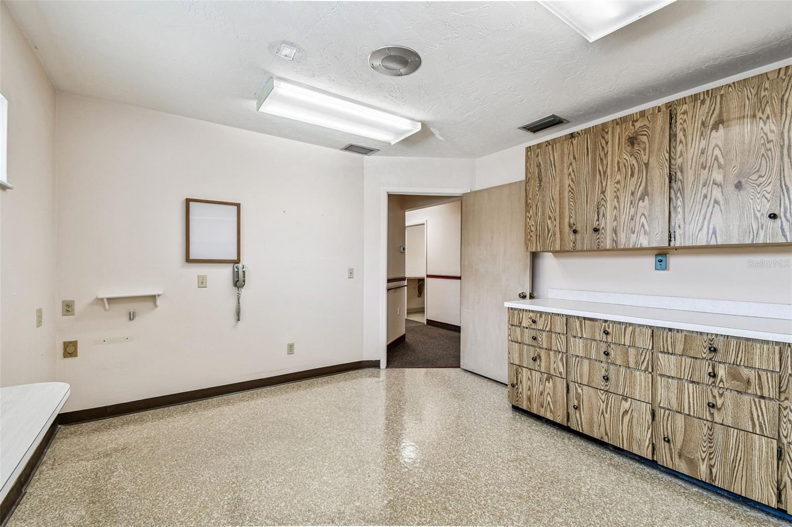 321 S LINCOLN AVE — photo 30