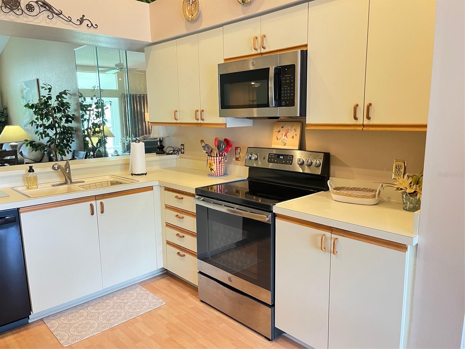6713 STONE RIVER RD #203 — photo 4