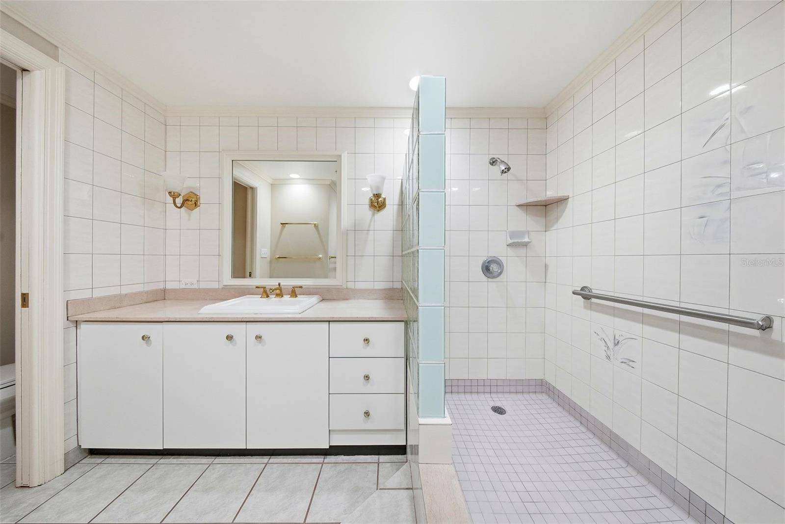 1 BEACH DR SE #1610 — photo 24