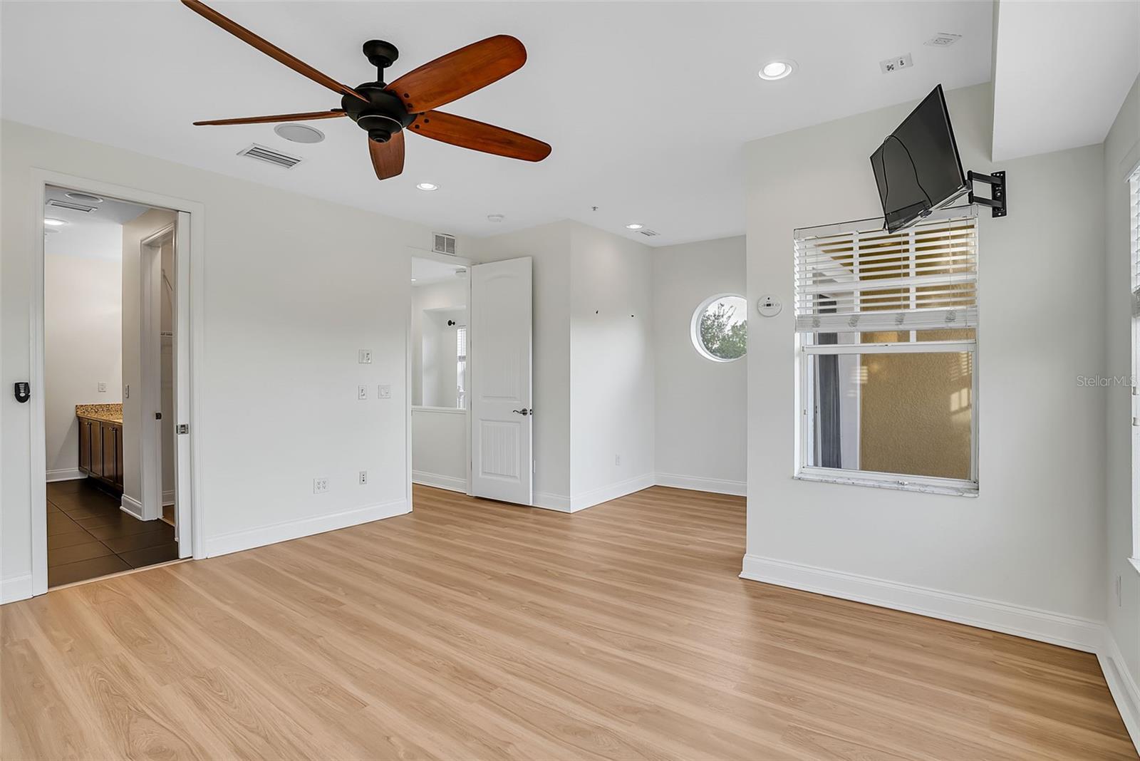 111 N ALBANY AVE #16 — photo 28