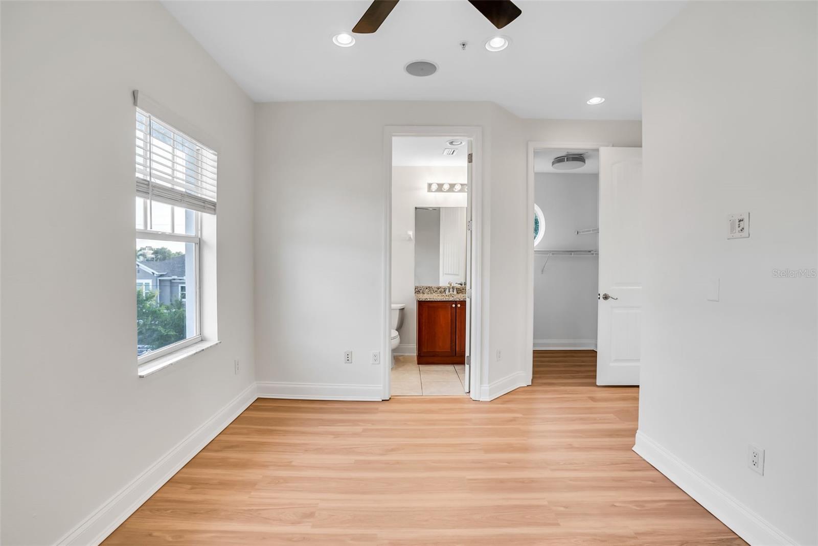 111 N ALBANY AVE #16 — photo 34