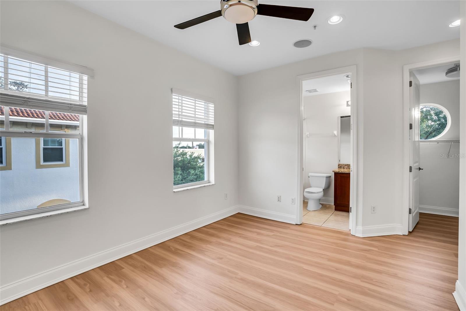 111 N ALBANY AVE #16 — photo 33