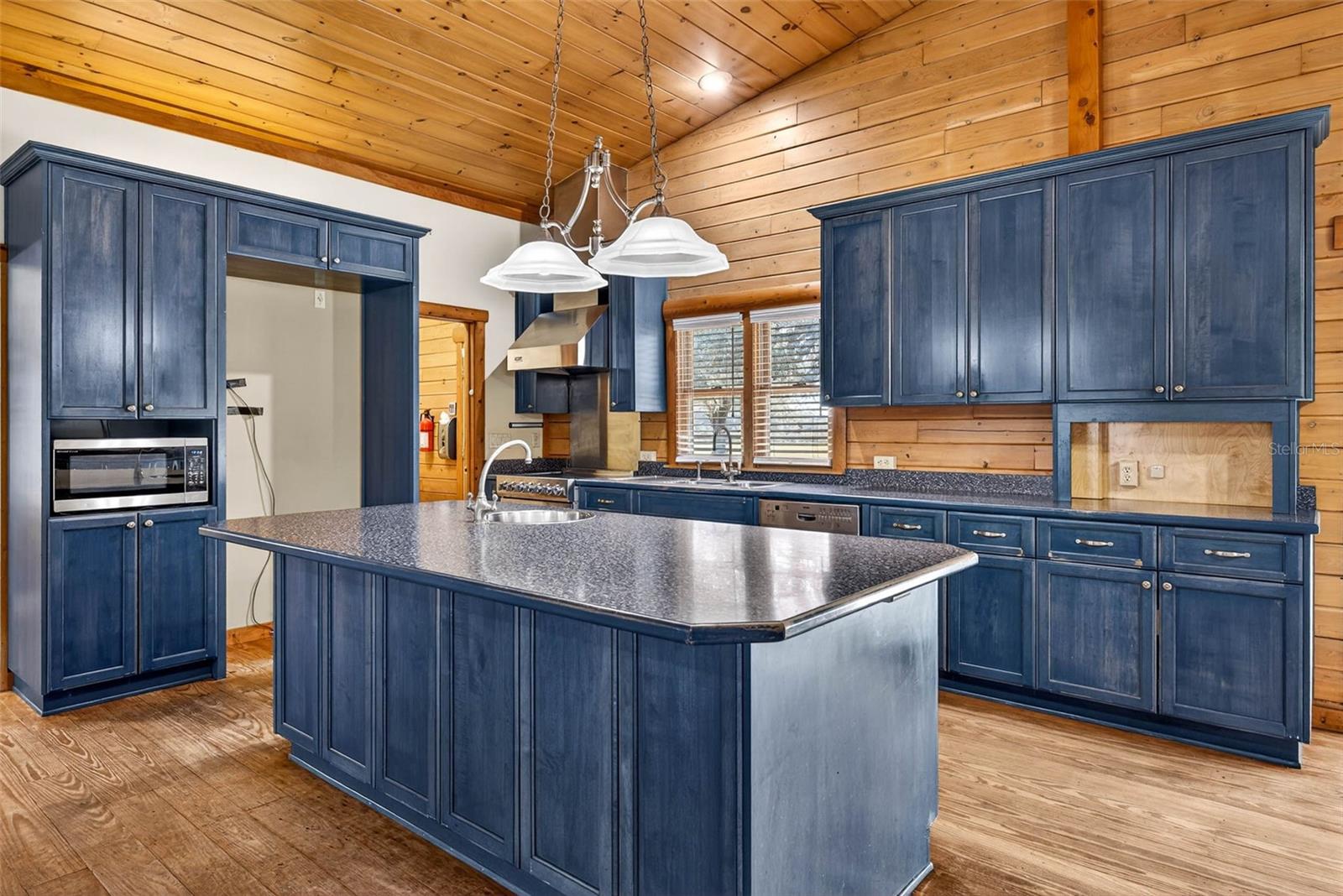 6750 SUTTON OAKS LN — photo 13