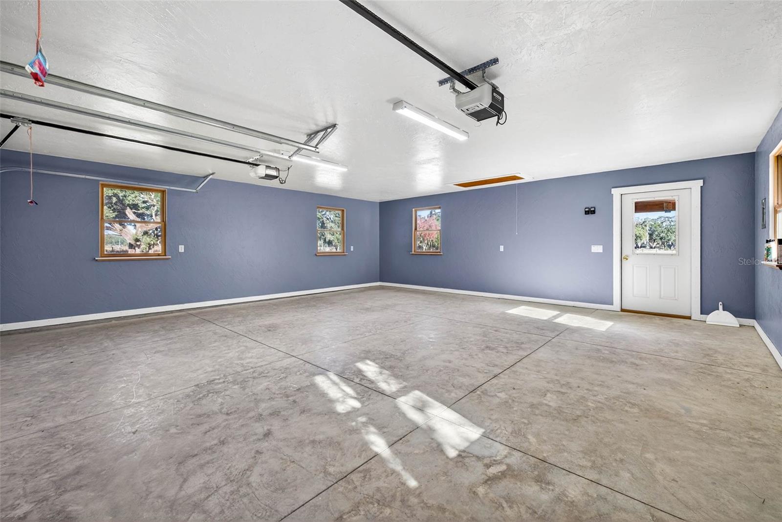 6750 SUTTON OAKS LN — photo 44