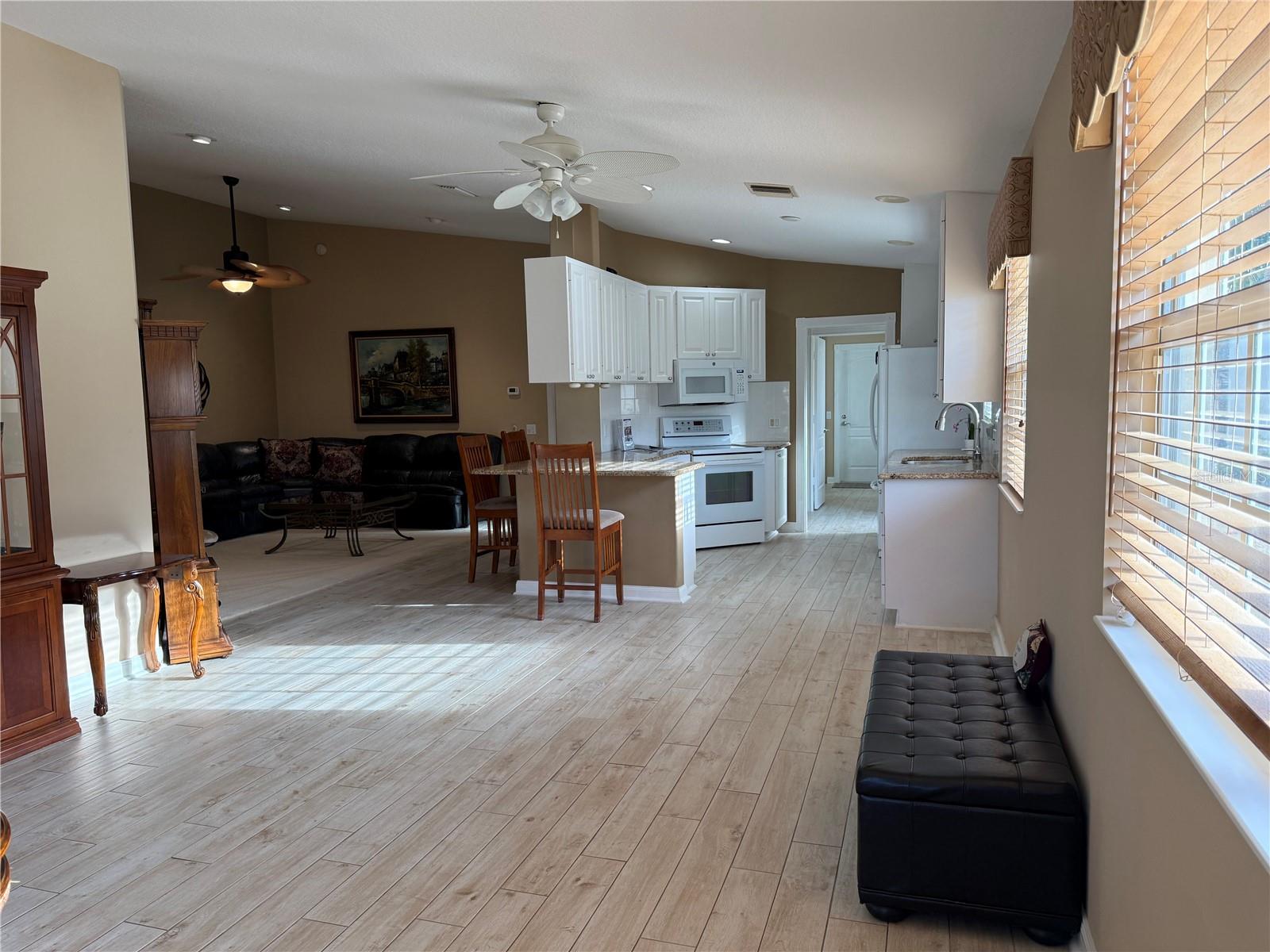 5546 MODENA PL — photo 68