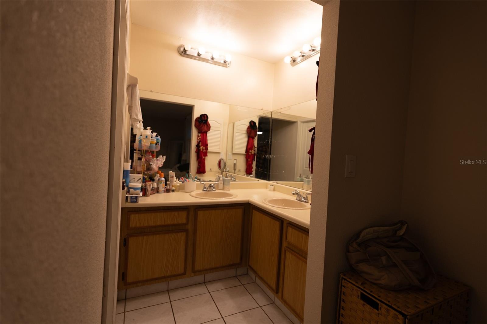 4610 N COUNTRY HILLS CT — photo 11