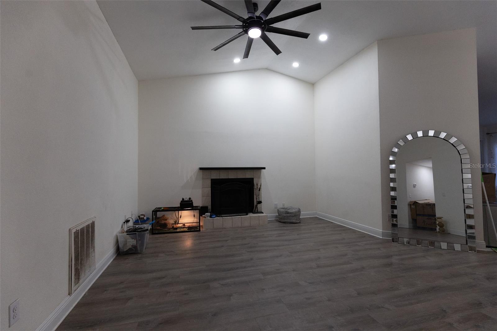 4610 N COUNTRY HILLS CT — photo 3