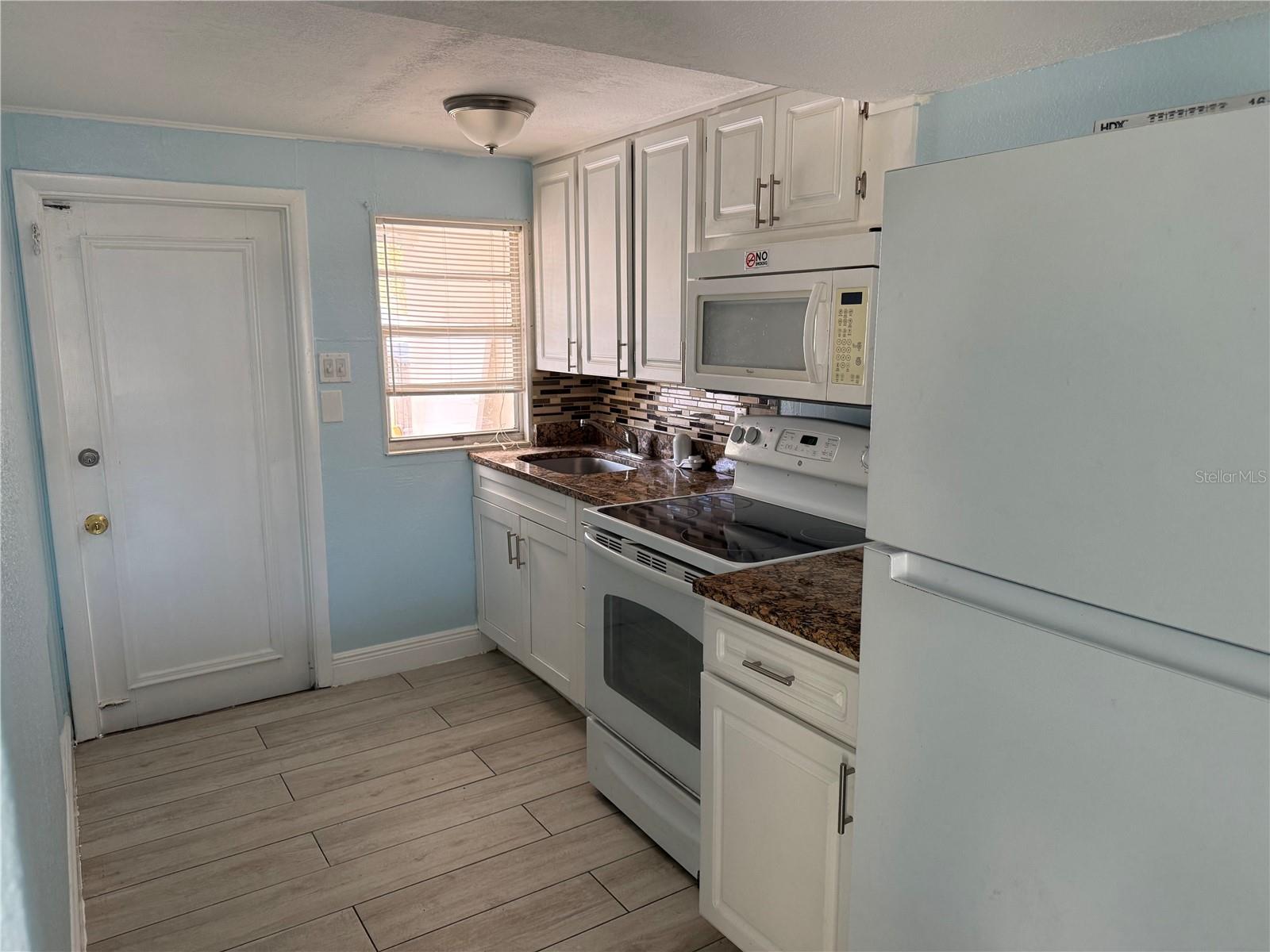 208-210-212 ELIZABETH AVE #A,B — photo 17