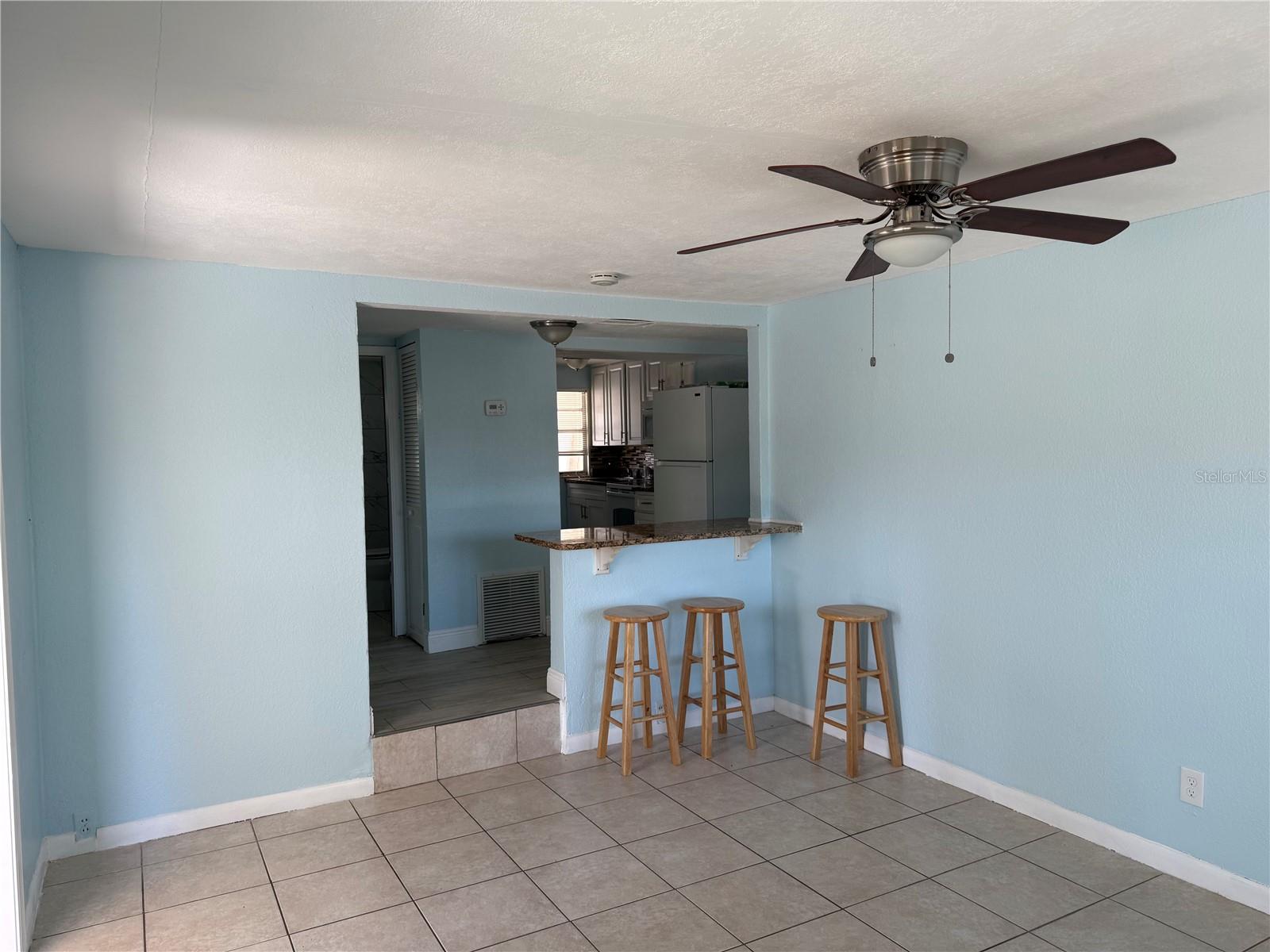 208-210-212 ELIZABETH AVE #A,B — photo 15
