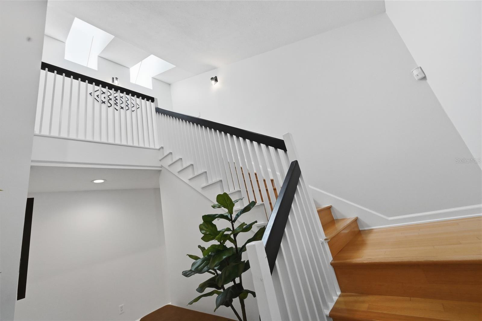 1307 RIVERVIEW CIR — photo 45
