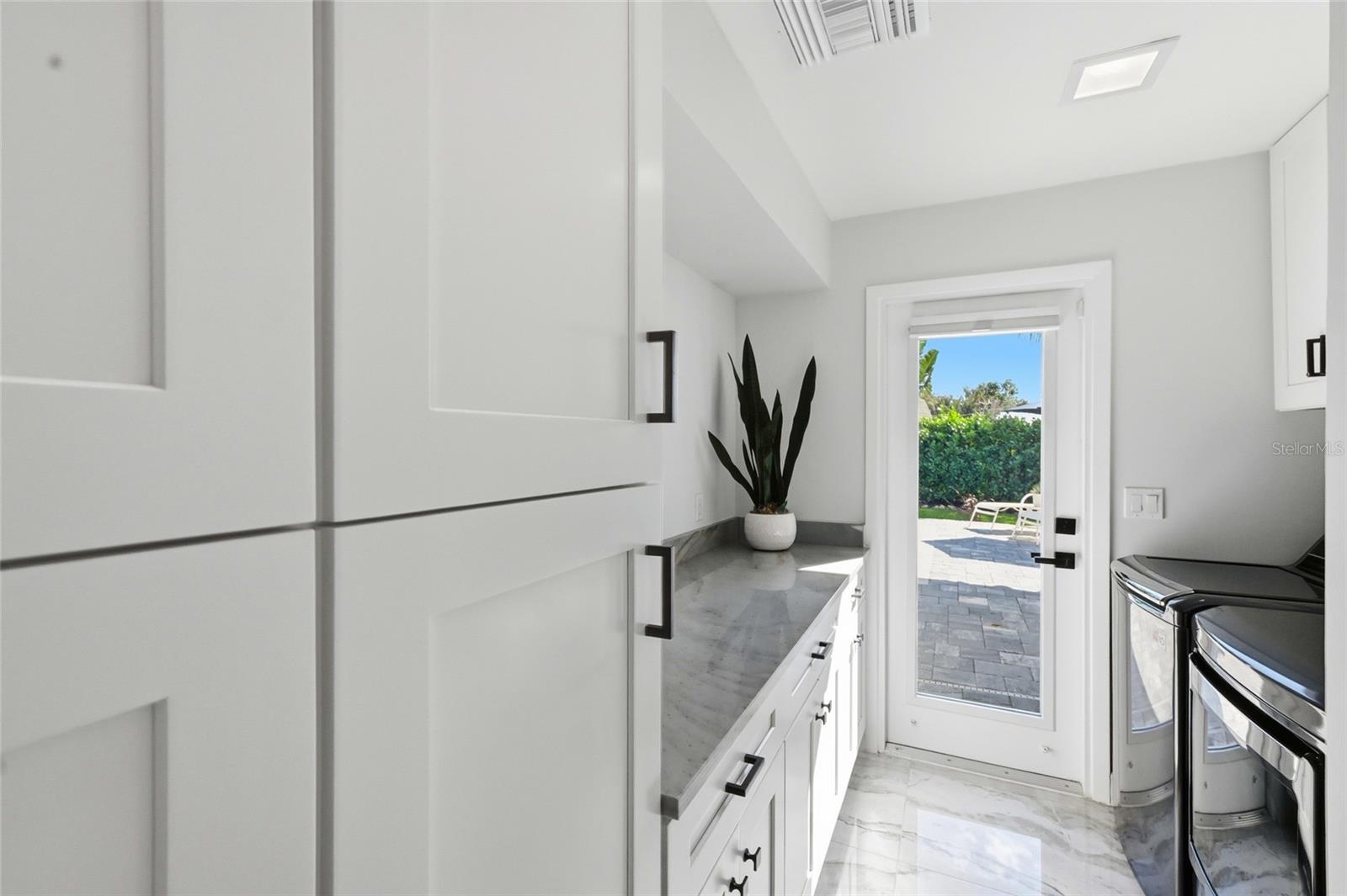 1307 RIVERVIEW CIR — photo 33